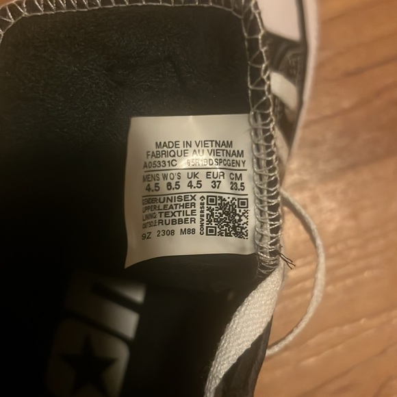 Next to New Leather Converse Women’s Size 7 - Picture 4 of 4